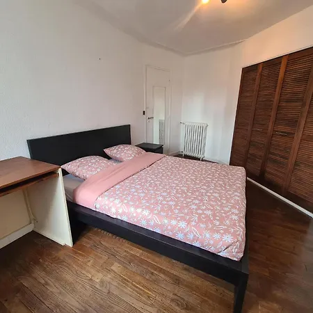 Chambre Face A La Tour Tanguy *