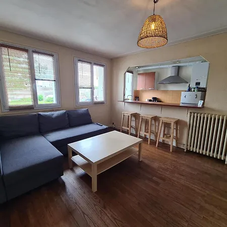 Chambre Face A La Tour Tanguy