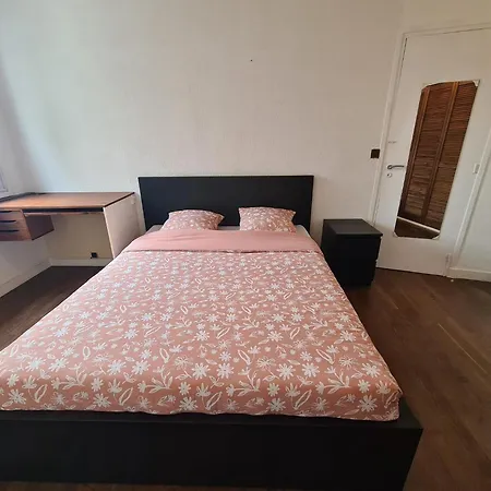 Chambre Face A La Tour Tanguy Homestay Brest